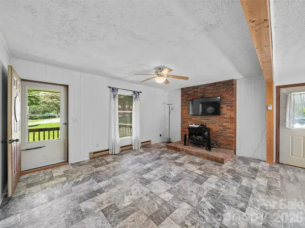 115 Hollifield ST, Spruce Pine, NC 28777