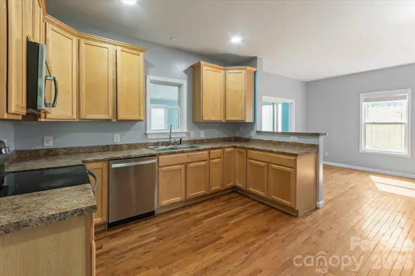 84 Poplar ST, Brevard, NC 28712