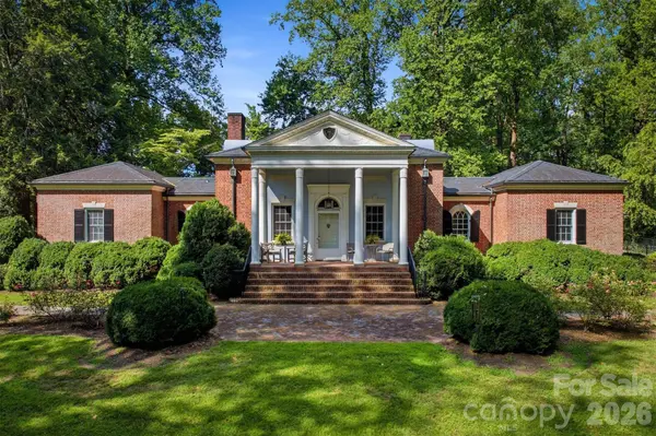 202 Woodside PL SW, Lenoir, NC 28645