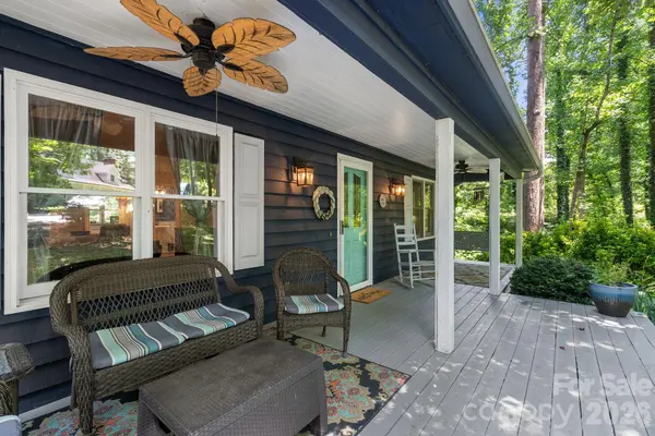 15 Forest Ridge LN, Weaverville, NC 28787