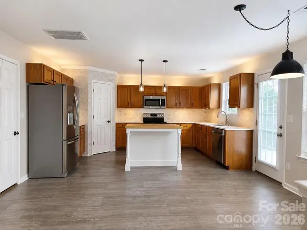 131 Elba DR, Mooresville, NC 28115