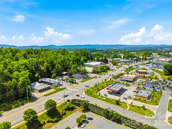 71 Airport RD, Arden, NC 28704