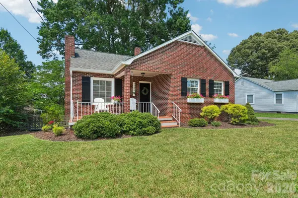 1135 13th Avenue AVE, Hickory, NC 28601