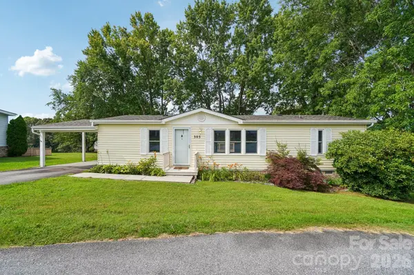 303 Meadowbrook CT, Hendersonville, NC 28792