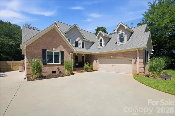 393 Ponderosa CIR, Mooresville, NC 28117