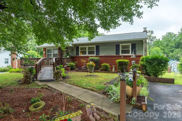 424 Lower Grassy Branch RD, Asheville, NC 28805
