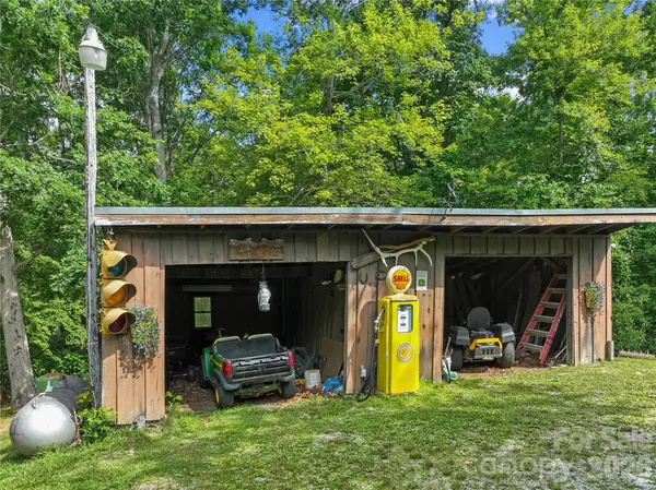3151 N Bearwallow RD, Hendersonville, NC 28792