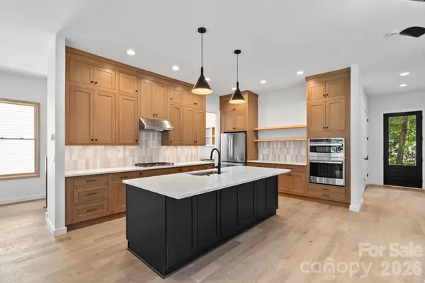 31 Grindstaff DR, Asheville, NC 28803