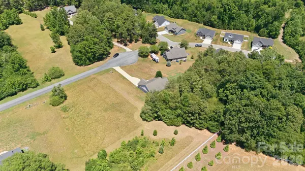 2100 Waterford Pointe RD, Lexington, NC 27292