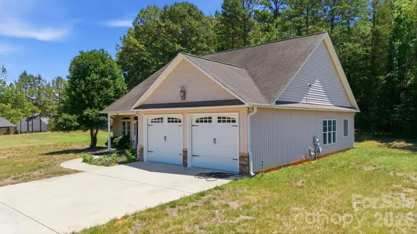 2100 Waterford Pointe RD, Lexington, NC 27292