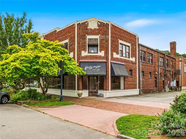 5 Biltmore PLZ, Asheville, NC 28803