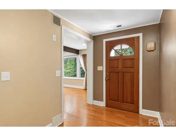 3 Edelweiss DR, Horse Shoe, NC 28742