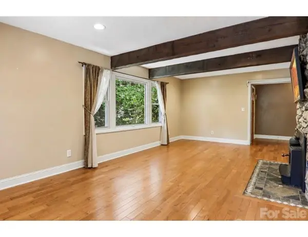 3 Edelweiss DR, Horse Shoe, NC 28742