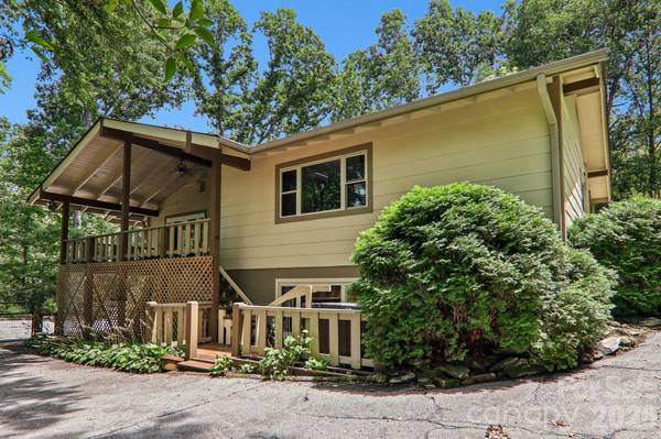 3 Edelweiss DR, Horse Shoe, NC 28742