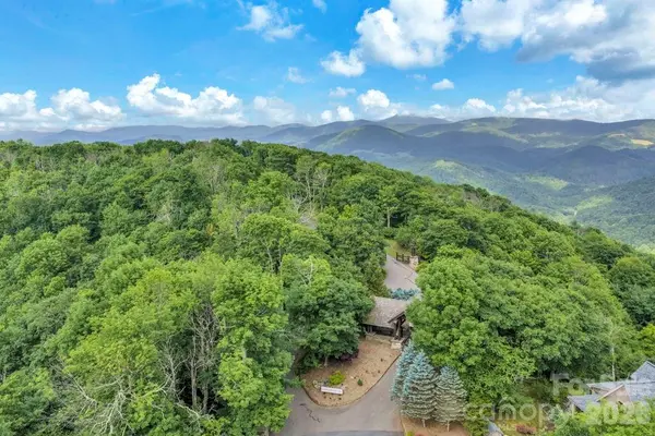 000 Crown Point RD #17, West Jefferson, NC 28694
