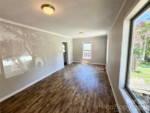6 Leita LN, Asheville, NC 28806
