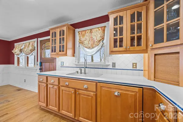 6773 Pinnacle Mountain RD, Zirconia, NC 28790
