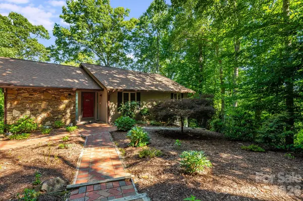 99 Oak Ridge RD, Pisgah Forest, NC 28768