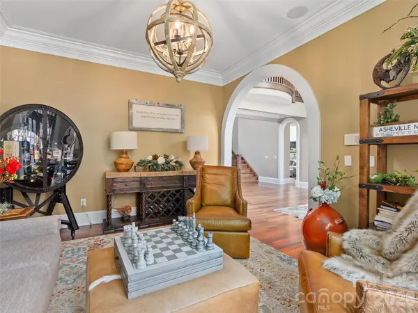 413 Barrington DR, Asheville, NC 28803