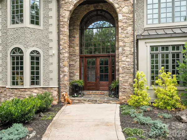 413 Barrington DR, Asheville, NC 28803