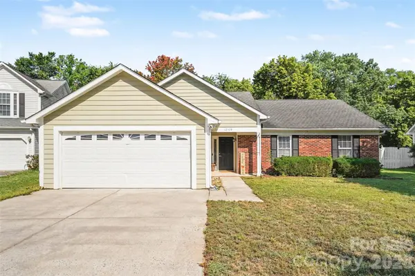 12109 Landing Green DR, Charlotte, NC 28277