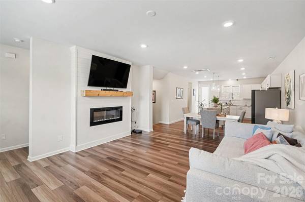 10024 Hemingway PL, Charlotte, NC 28227