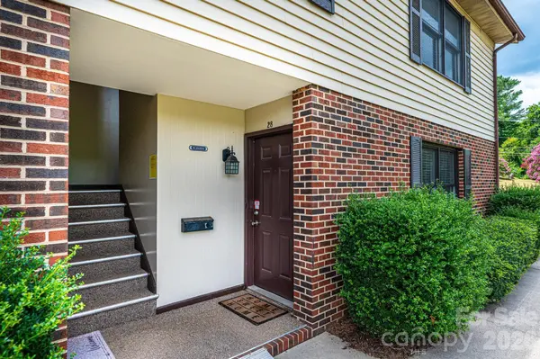 525 12th ST SW #28, Hickory, NC 28602
