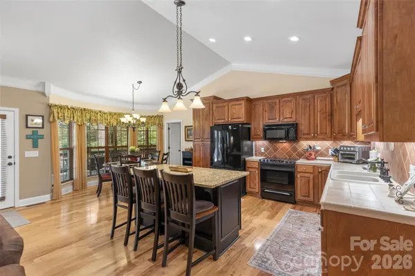 141 Dolly LN, Highlands, NC 28741