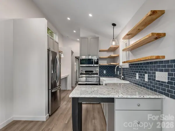 30 Pine RD, Asheville, NC 28805