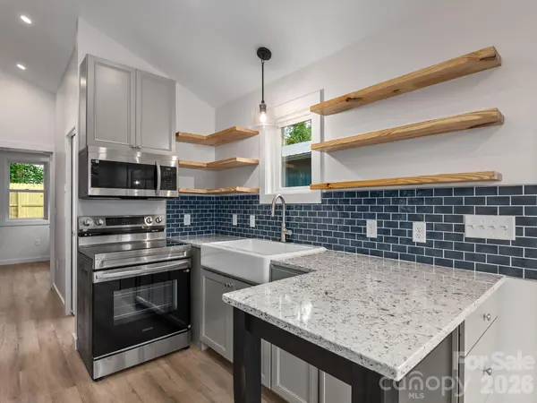 30 Pine RD, Asheville, NC 28805