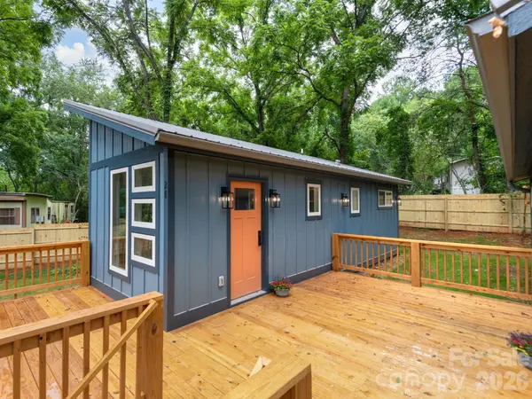 30 Pine RD, Asheville, NC 28805