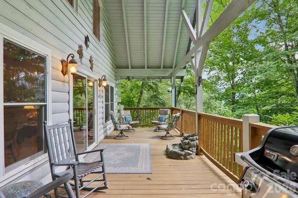 1061 Setzer Cove RD, Maggie Valley, NC 28751