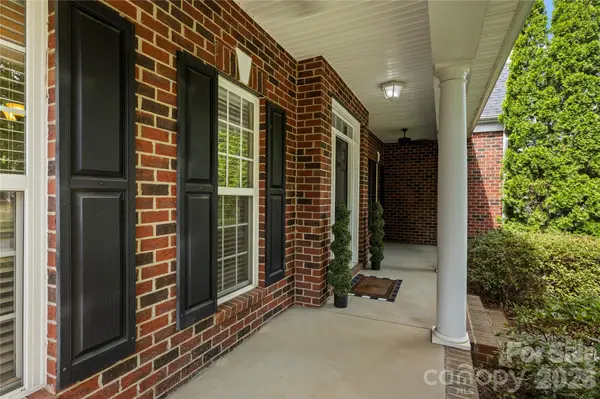 4361 Queensbury DR, Harrisburg, NC 28075
