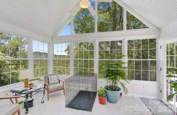 28 Secretariat DR, Hendersonville, NC 28792