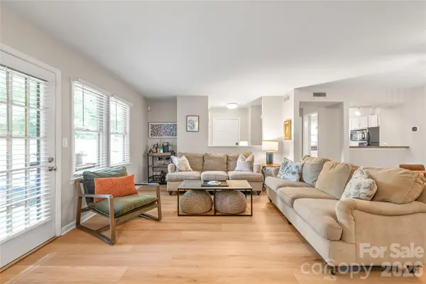 3538 Colony Crossing DR, Charlotte, NC 28226