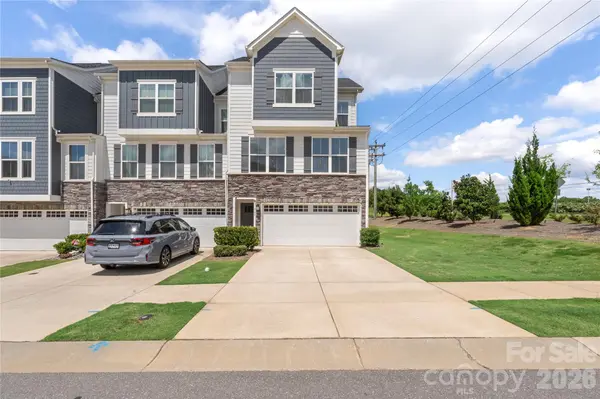 963 Portrush LN, Tega Cay, SC 29708