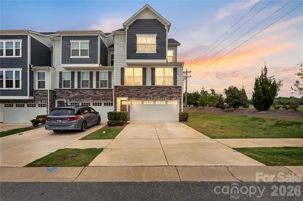963 Portrush LN, Tega Cay, SC 29708