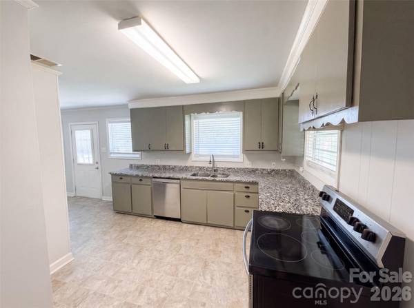 608 E Ryder AVE, Landis, NC 28088