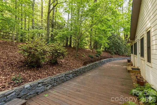 128 Camellia WAY, Hendersonville, NC 28739