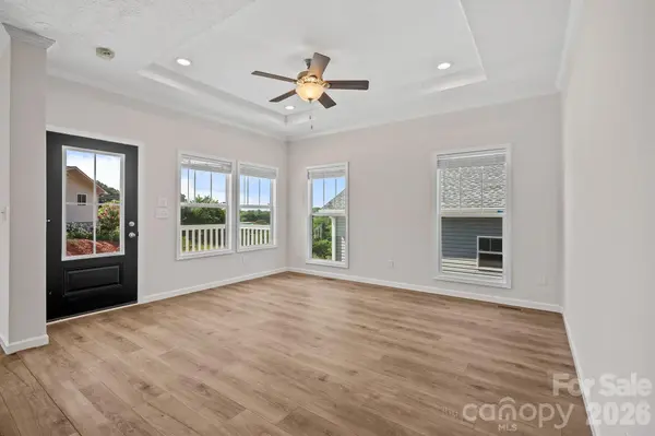 135 Bellamy RD, Asheville, NC 28806