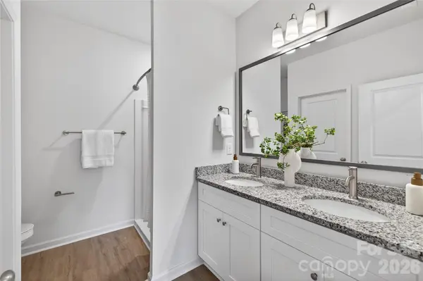 5230 Hickory LN, Charlotte, NC 28216