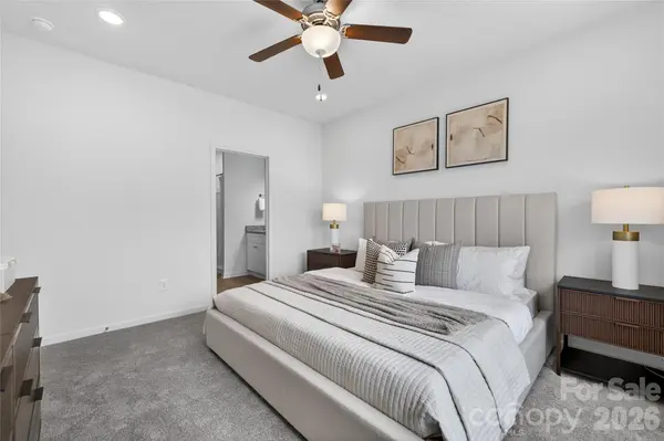5230 Hickory LN, Charlotte, NC 28216