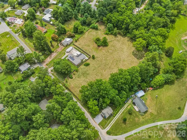 99999 Daniel RD #3, Asheville, NC 28806