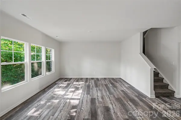 5146 Mark DR NE, Hickory, NC 28601