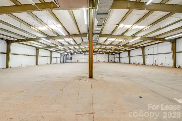 1380 Tunnel RD, Asheville, NC 28805