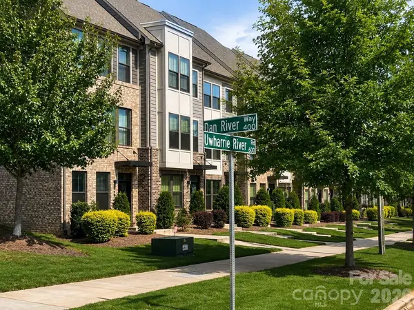 658 Uwharrie River RD, Charlotte, NC 28211