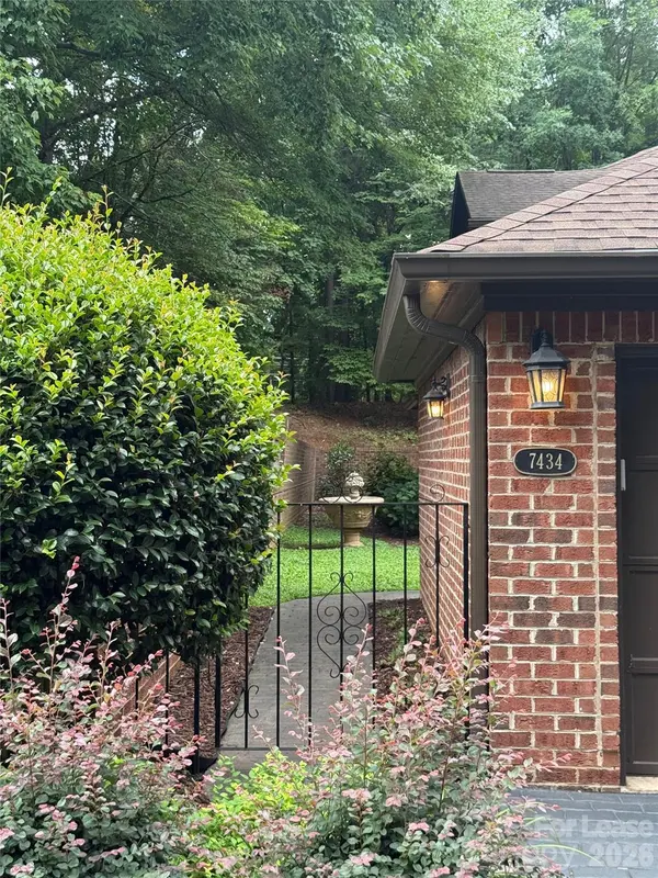 7434 Newmans LN, Charlotte, NC 28270