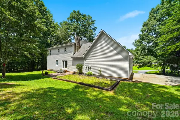 131 Fox Runn DR, Granite Falls, NC 28630