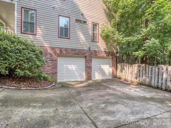 223 N Brackenbury LN, Charlotte, NC 28270