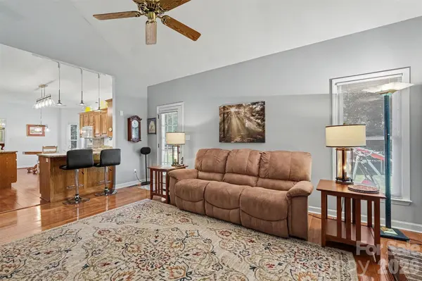 10010 Drawbridge DR, Charlotte, NC 28215